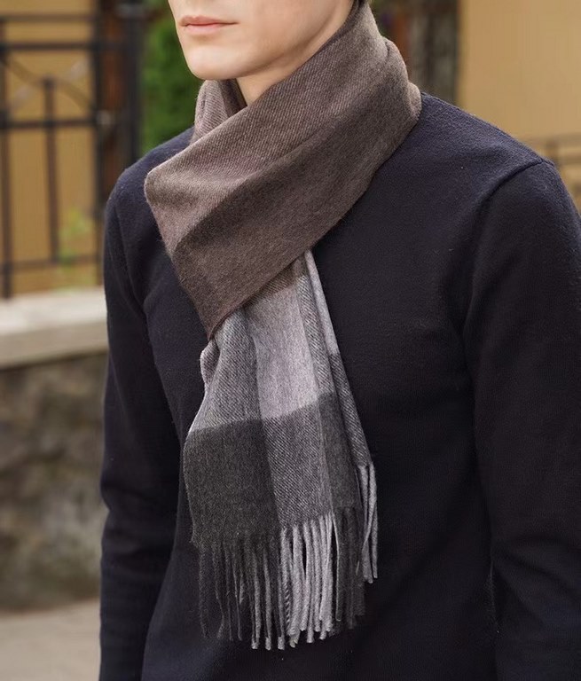 Burberry latest men's two-color pure cashmere scarf   our men's scarf and buy and cherish ~~~ men's models are really few and far between, only a few models a year, are export orders so it is more difficult to meet. Men'