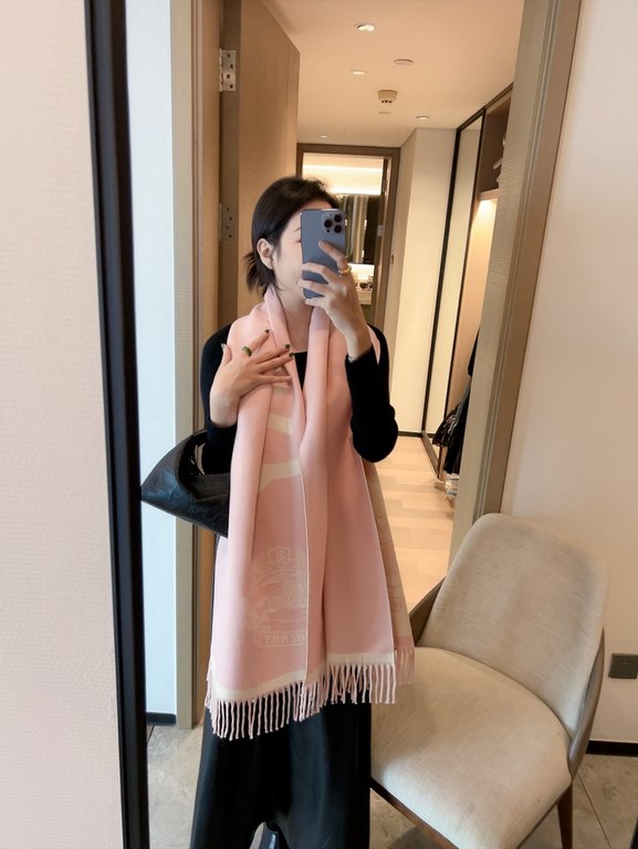 The newest model of Burberry counter, hot to attack! Top double layer color weaving process, this process onlyCounter original ultraviolet heating induction double anti-counterfeiting hangtags100% top silk cashmere   men