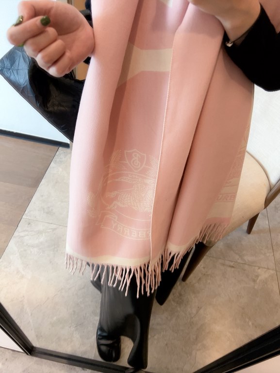 The newest model of Burberry counter, hot to attack! Top double layer color weaving process, this process onlyCounter original ultraviolet heating induction double anti-counterfeiting hangtags100% top silk cashmere   men