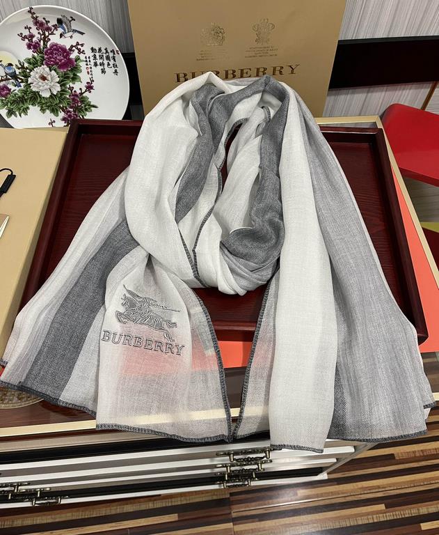 New Burberry   using Inner Mongolia cashmere, heavy recommended   too beautiful   hot, everyone likes   when the hipsters have several Ba family scarves in the closet,   a change of scarf is enough to give you a refreshi