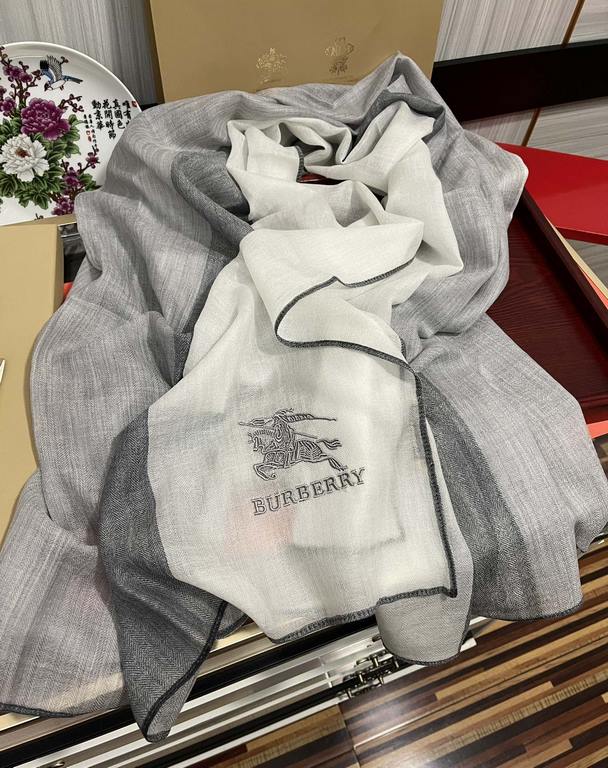 New Burberry   using Inner Mongolia cashmere, heavy recommended   too beautiful   hot, everyone likes   when the hipsters have several Ba family scarves in the closet,   a change of scarf is enough to give you a refreshi