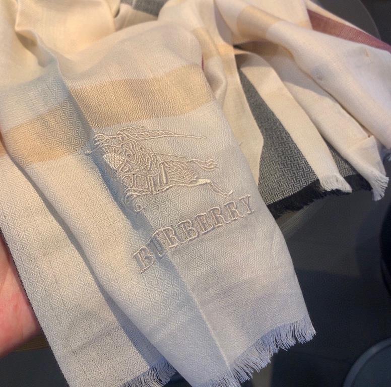 Burberry   Forever chic  Burberry Classic Grid Thin Diamond Pattern Velvet Scarf ~ rare classic grid, such a plaid really look good every year, and this year it is a representative of the retro chic style   The fabric of