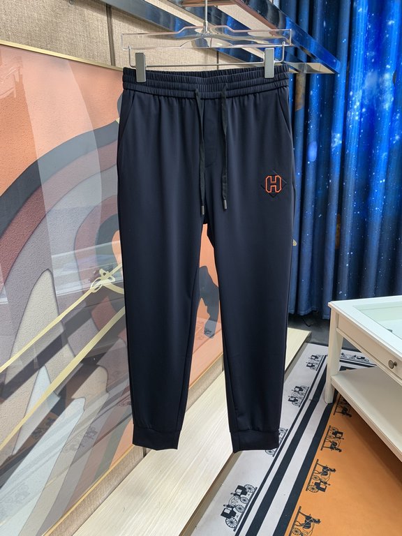 Hermes Simple fashion spring and summer casual pants   wearing a very comfortable low-profile but not lose the luxury to wear out a very classy, pants style and tailoring need not be said on the body of the exquisite lea