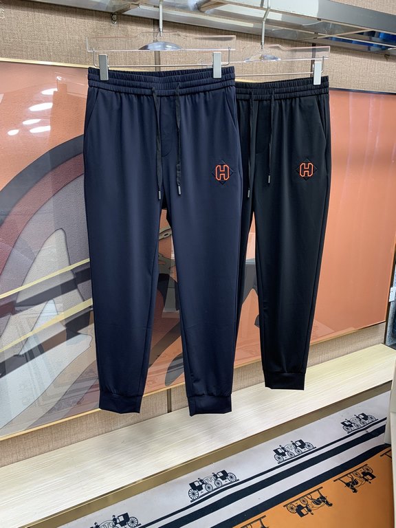 Hermes Simple fashion spring and summer casual pants   wearing a very comfortable low-profile but not lose the luxury to wear out a very classy, pants style and tailoring need not be said on the body of the exquisite lea