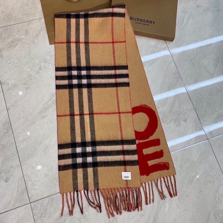 Burberry - Burberry's latest models of reversible scarves   one side of the plain LOVE, one side of the classic plaid   very stylish design! 180  30cm, is a charming embodiment of elegant art! Scarf style men and women u