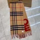 Burberry - Burberry's latest models of reversible scarves   one side of the plain LOVE, one side of the classic plaid   very stylish design! 180  30cm, is a charming embodiment of elegant art! Scarf style men and women u