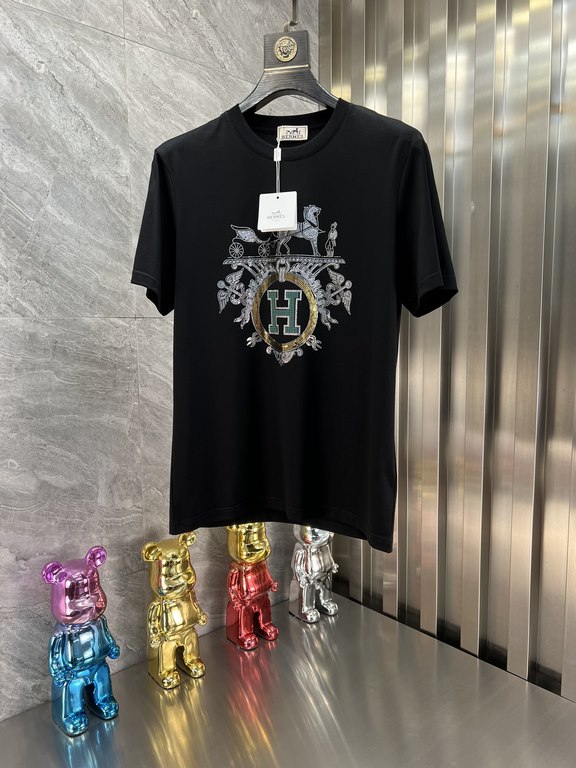 Hermes  Hermes spring and summer new three complete three labels chest sequins craft design thin short-sleeved shirt on the body of excellent comfort good goods do not need to introduce too much Look at the details Count