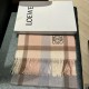 Loewe [Men's and Women's Scarves] Rage to keep for yourself, a rare high-end men's style! Family benefits! Burberry very positive men's scarf ~ fabric big love, very soft and delicate comfortable, light water ripple! Atm