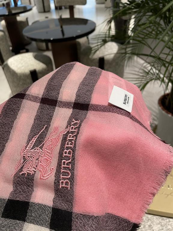 Burberry genuine series goods exclusively for flagship store vip      top Scotland imported cashmere   incomparable noble elegance intellectual style   simple atmospheric design   absolute Not fancy style Ring velvet pro