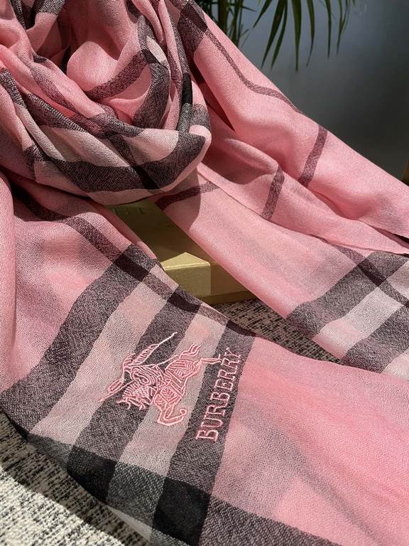 Burberry genuine series goods exclusively for flagship store vip      top Scotland imported cashmere   incomparable noble elegance intellectual style   simple atmospheric design   absolute Not fancy style Ring velvet pro