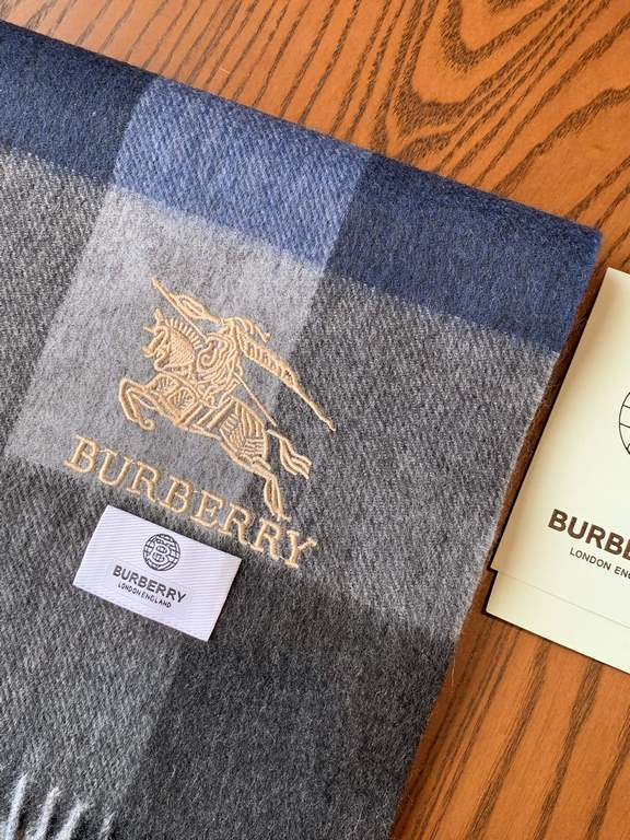 Burberry latest men's two-color pure cashmere scarf   our men's scarf and buy and cherish ~~~ men's models are really few and far between, only a few models a year, are export orders so it is more difficult to meet. Men'