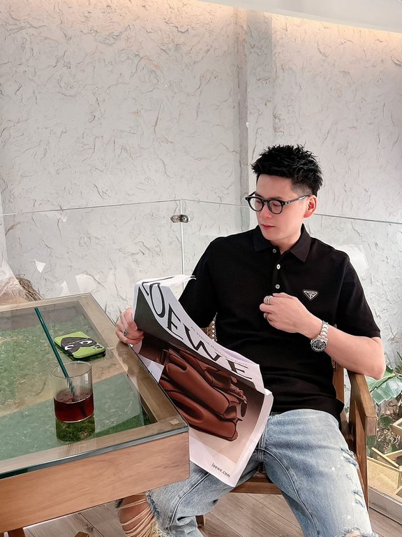 PRAD Prada 2023ss Classic Fashion Lapel Polo Shirt Short Sleeve Trading company channel orders, the official website synchronization on sale, in the overall style is still a continuation of the classical romantic Mediter