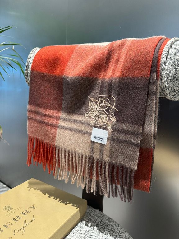 Barberry [Men's and Women's Scarves] Rage to keep for yourself, a rare high-end men's model! Family benefits! Burberry very positive men's scarf ~ fabric big love, very soft and delicate comfortable, light water ripple! 