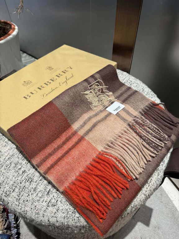 Barberry [Men's and Women's Scarves] Rage to keep for yourself, a rare high-end men's model! Family benefits! Burberry very positive men's scarf ~ fabric big love, very soft and delicate comfortable, light water ripple! 