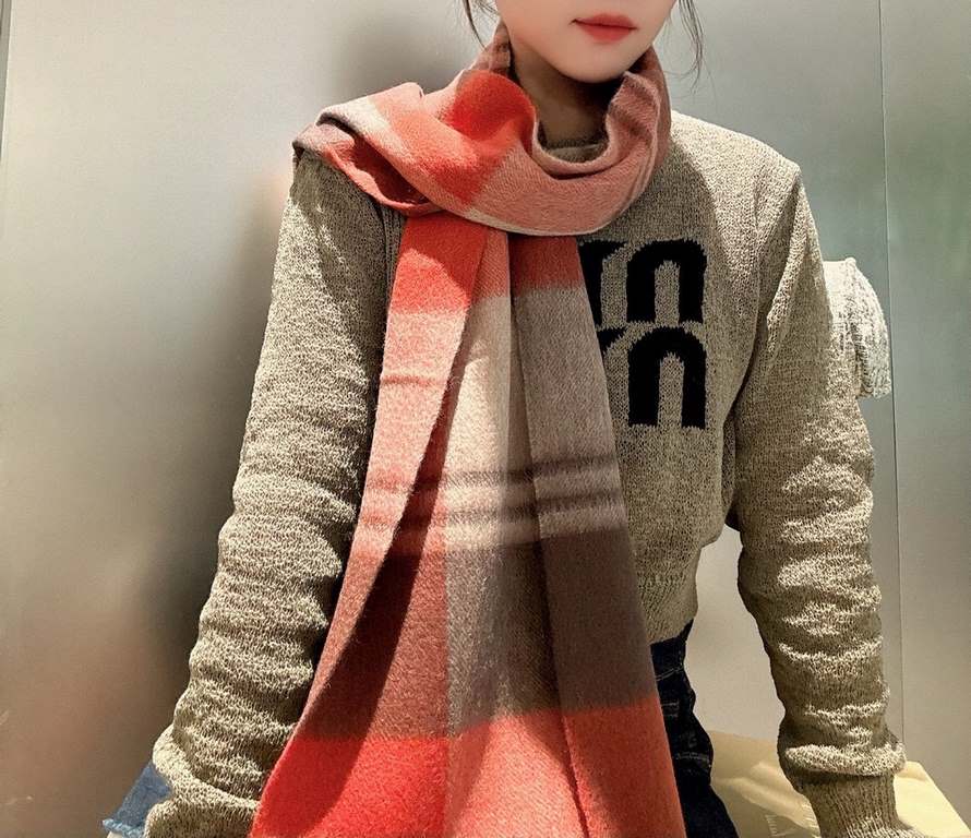 Barberry [Men's and Women's Scarves] Rage to keep for yourself, a rare high-end men's model! Family benefits! Burberry very positive men's scarf ~ fabric big love, very soft and delicate comfortable, light water ripple! 