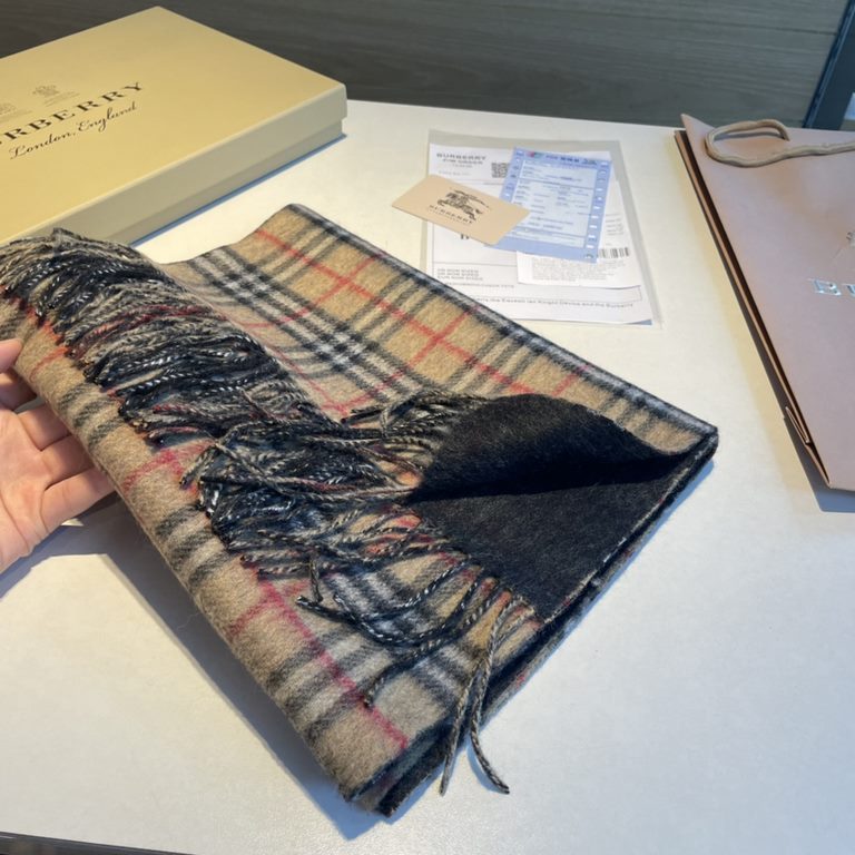 B Family. Double-sided cashmere scarf] BURBERRY! The latest hot scarf of the year! Top quality [high-end digital airbrush] 180  30cm, double-sided scarf available on both sides of a equal to two Oh ～ each side is very go