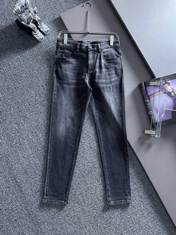 . Hermes Replacement order arrives New pop-up jeans Stretch fabric Patch embroidery process Quite comfortable on the body Washed color is super pretty 29-36.