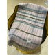 . Burberry original single counter small shawl, the domestic counter has not been put on sale    100% top cashmere material   very warm   soft skin-friendly, do not tie the neck   classic Burberry plaid reversible design