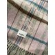 . Burberry original single counter small shawl, the domestic counter has not been put on sale    100% top cashmere material   very warm   soft skin-friendly, do not tie the neck   classic Burberry plaid reversible design