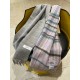 . Burberry original single counter small shawl, the domestic counter has not been put on sale    100% top cashmere material   very warm   soft skin-friendly, do not tie the neck   classic Burberry plaid reversible design