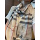 Heavyweight recommended   [top foreign single]   fire N years of the classic grid, when the trend of people have several Burberry scarves in the closet, a small scarf its role can not be underestimated, it is absolutely 