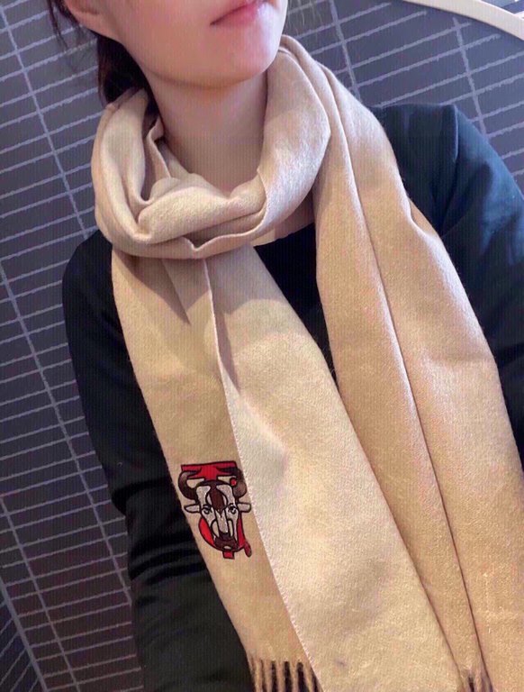 Burberry - Burberry   absolute family benefits  double weaving two sides of different colors, a scarf two styles, high degree of craftsmanship locking edge, very special design ~ the classic TB system logo to the Chinese