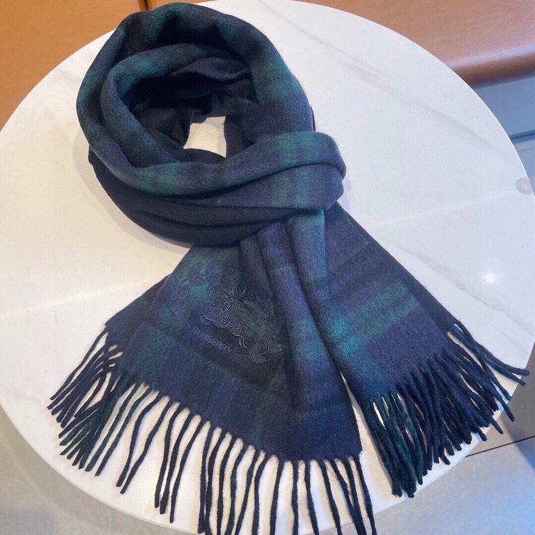 Burberry collection models double-sided scarf   this is called the real family benefits  B home this cashmere shawl fabric is very satisfied ~ feel really good to no   chilly winter stick neck around really comfortable s