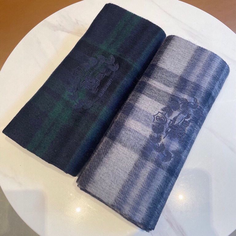 Burberry collection models double-sided scarf   this is called the real family benefits  B home this cashmere shawl fabric is very satisfied ~ feel really good to no   chilly winter stick neck around really comfortable s