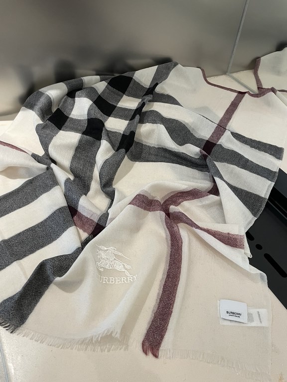 P Burberry genuine series goods exclusively for flagship store vip      top Scotland imported cashmere   incomparable noble elegance Intellectual style   concise atmospheric design   absolutely not Fancy style Ring velve