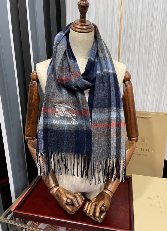 Price  Barberry 2023. the latest models   [classic plaid war horse] unisex couple   models, never out of fashion, on the body effect is very great   texture mellow Scottish style   using pure cashmere fabrics craftsmansh