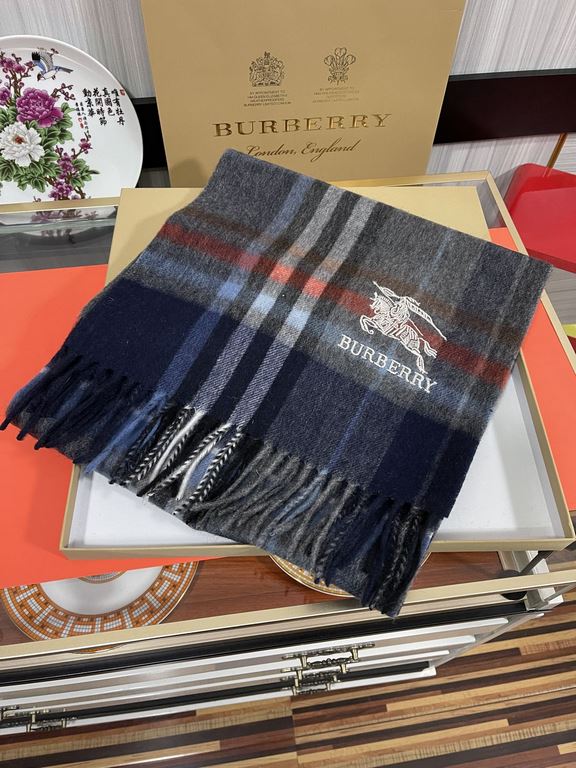 Price  Barberry 2023. the latest models   [classic plaid war horse] unisex couple   models, never out of fashion, on the body effect is very great   texture mellow Scottish style   using pure cashmere fabrics craftsmansh