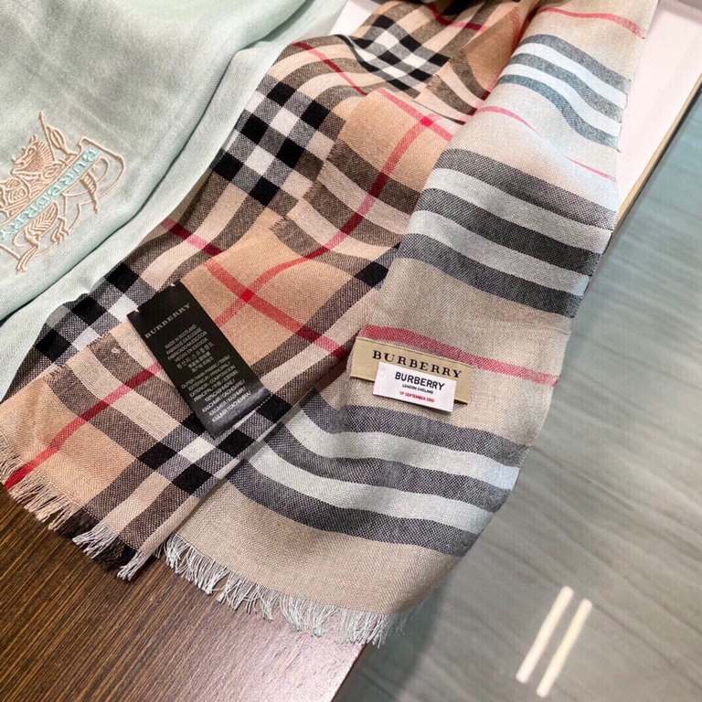 Recommended   Original   Counter New Synchronized New  BURBERRY-ENGLAND Explosive imported pure cashmere plaid scarfshawl  Perfectly combines the female sexiness and playfulness.The exclusive physical shooting of   High-