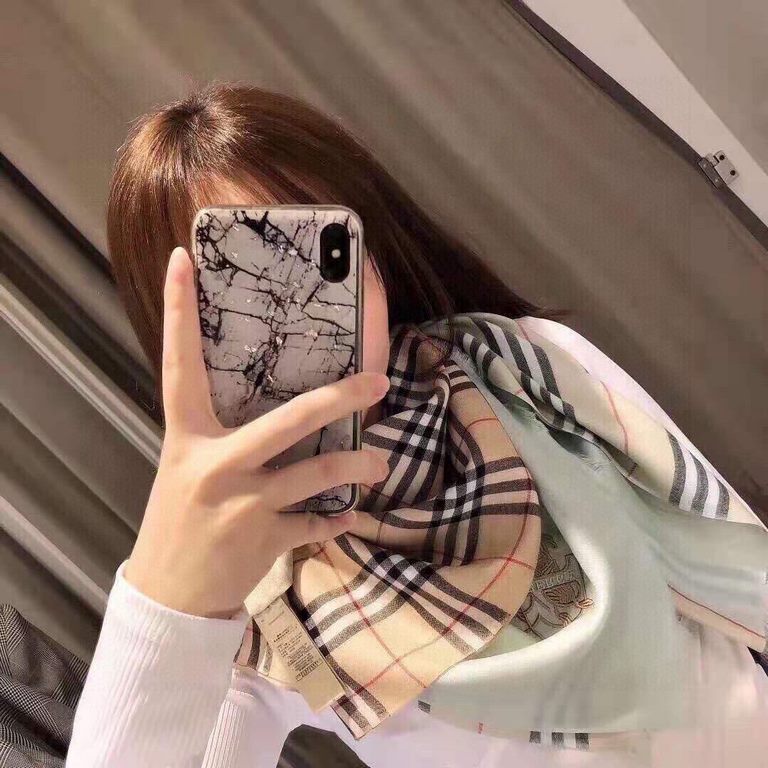 Recommended   Original   Counter New Synchronized New  BURBERRY-ENGLAND Explosive imported pure cashmere plaid scarfshawl  Perfectly combines the female sexiness and playfulness.The exclusive physical shooting of   High-