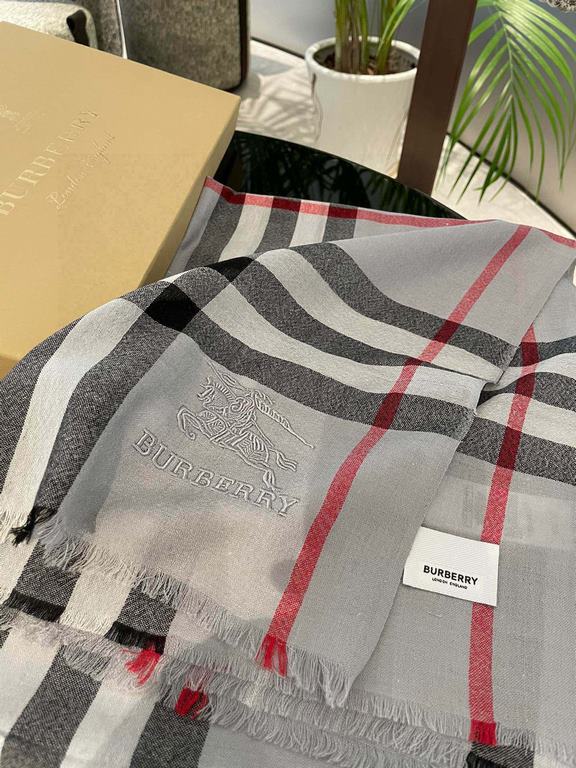 Burberry counter new   scarf shawl heavy to come. Counter inspection  burberry original single hall of fame royal newest models   counter in the sale of 16,000   manpower essential burberry single product. Each color is 