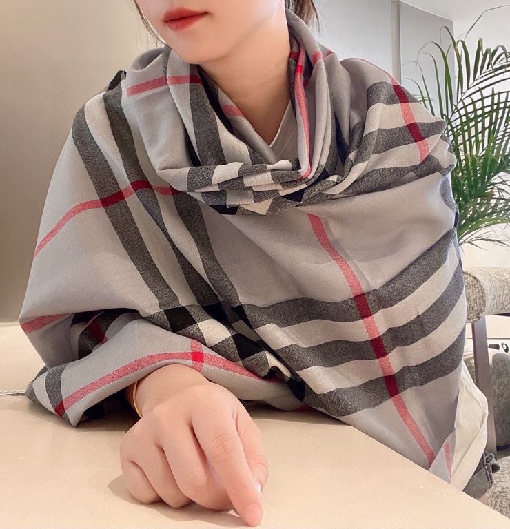 Burberry counter new   scarf shawl heavy to come. Counter inspection  burberry original single hall of fame royal newest models   counter in the sale of 16,000   manpower essential burberry single product. Each color is 