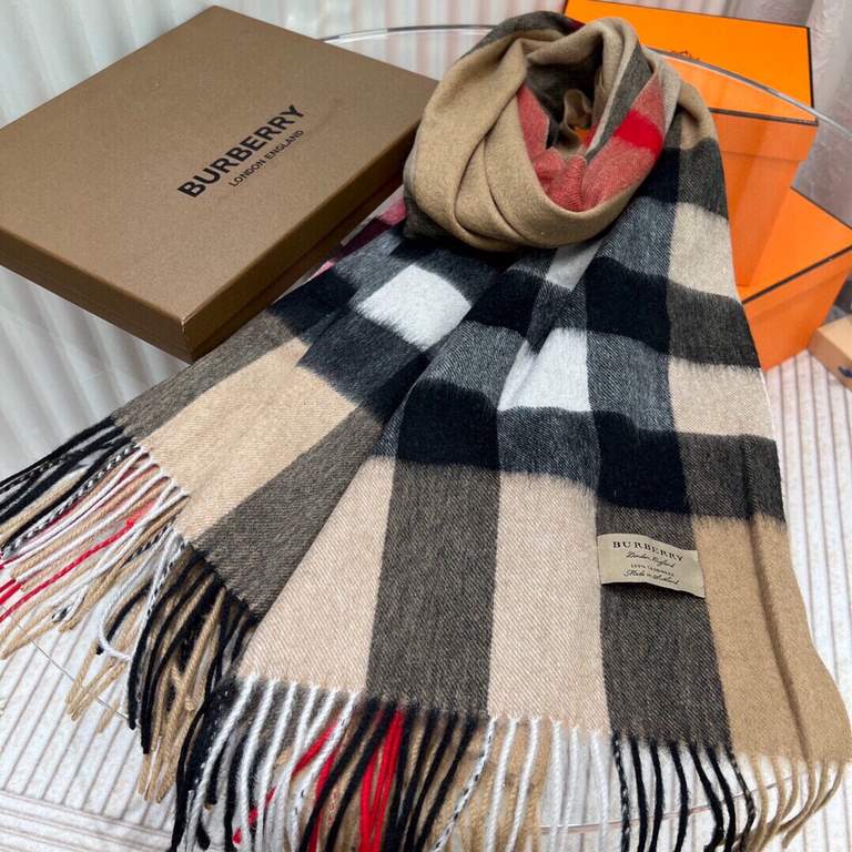 Oversized plaid classic models  [lips] Burberry classic large plaid large shawl,, large cloth label, hang tags complete, non-market cheap goods, the classic counter fill single outflow! Extreme hall of hard goods  burber