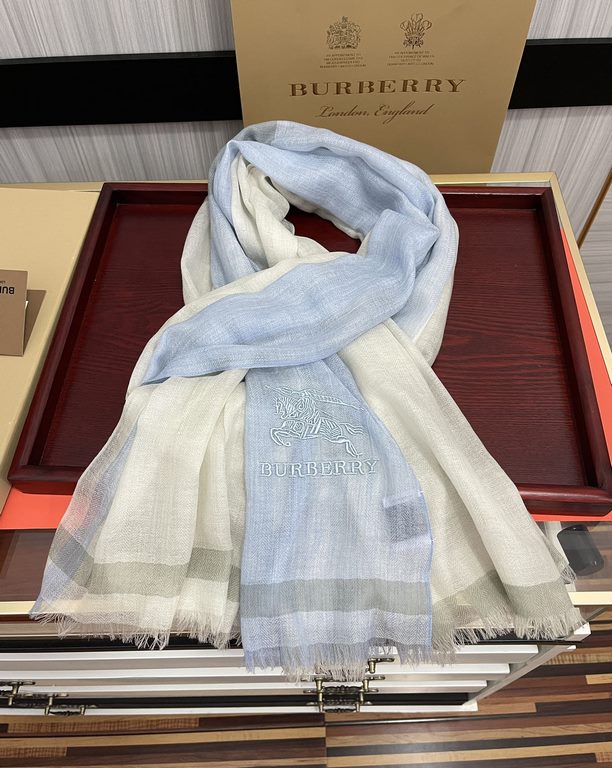 New Burberry   heavy recommended   too beautiful   hot N years of plaid, everyone likes   when the hipsters have several Ba family scarves in the closet,   change a scarf is enough to make you have a refreshing feeling. 