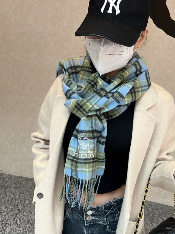 Burberry burberry counter grade classic cashmere plaid scarf! The true fragrance series must be recommended! Counter the latest quality, the current counter are replaced with pure handmade four corners sewing white label