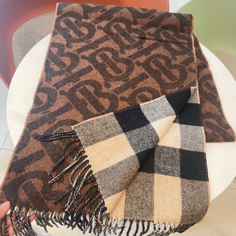 Bur unisex couple models double-sided letter scarf   one side is TB elements one side is classic plaid! A top two with a very stylish design! 200  35cm size just right, 100% cashmere fabric is the charm of elegant art em