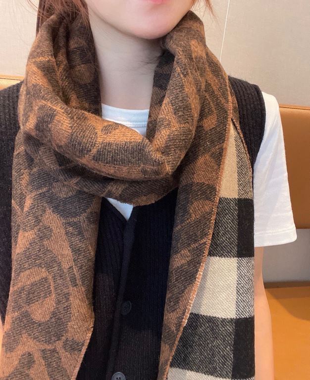 Bur unisex couple models double-sided letter scarf   one side is TB elements one side is classic plaid! A top two with a very stylish design! 200  35cm size just right, 100% cashmere fabric is the charm of elegant art em