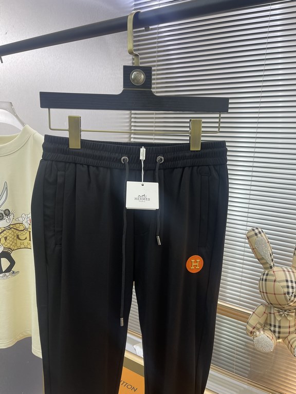 Hermes, men's drawstring sports casual pants, the new release of the new customized, meticulous details to create an evergreen hundred looks as well as comfortable and versatile. Casual sweatpants as one of the fashionab