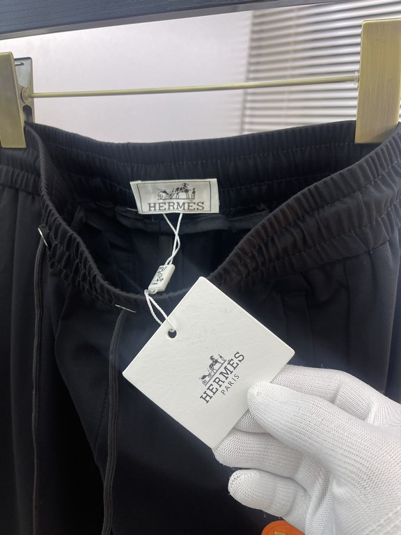 Hermes, men's drawstring sports casual pants, the new release of the new customized, meticulous details to create an evergreen hundred looks as well as comfortable and versatile. Casual sweatpants as one of the fashionab