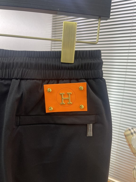 Hermes, men's drawstring sports casual pants, the new release of the new customized, meticulous details to create an evergreen hundred looks as well as comfortable and versatile. Casual sweatpants as one of the fashionab