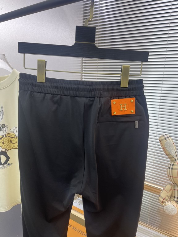 Hermes, men's drawstring sports casual pants, the new release of the new customized, meticulous details to create an evergreen hundred looks as well as comfortable and versatile. Casual sweatpants as one of the fashionab