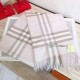 Superb quality, Burberry's most classic cashmere scarf, basically the stars of the winter out of the standard! This warm and soft cashmere scarf texture is gorgeous, cashmere warmth is excellent, and very comfortable and