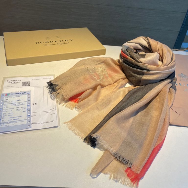 Burberry Burberry classic counter models, counter synchronization ultra-thin cashmere plaid shawl spot seconds Closet essential classic models VIP recommended!!!! Early fall classic barber cashmere barber shawl. Soft tou