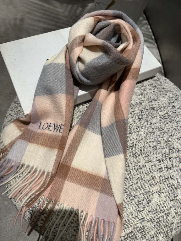 Loewe [Men's and Women's Scarves] Rage to keep for yourself, a rare high-end men's style! Family benefits! Burberry very positive men's scarf ~ fabric big love, very soft and delicate comfortable, light water ripple! Atm