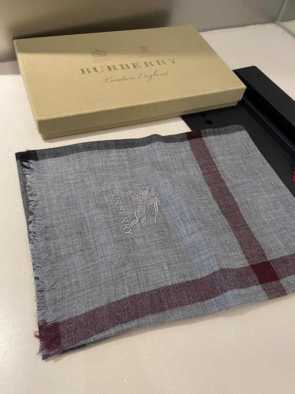 P Burberry genuine series goods exclusively for flagship store vip      top Scotland imported cashmere   incomparable noble elegance Intellectual style   concise atmospheric design   absolutely not Fancy style Ring velve