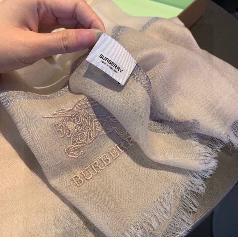 PriceBurberry's new work ~ beautiful and sparkling   is imported India's cashmere 300 count inlaid with imported gold and silver silk! The most suitable for fall and winter sparkling design   fabric thin and fine! The to