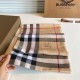 Burberry Burberry classic counter models, counter synchronization cashmere plaid square scarf spot seconds closet essential classic models VIP recommended!!!! Early fall classic barber cashmere barber square scarf Soft t